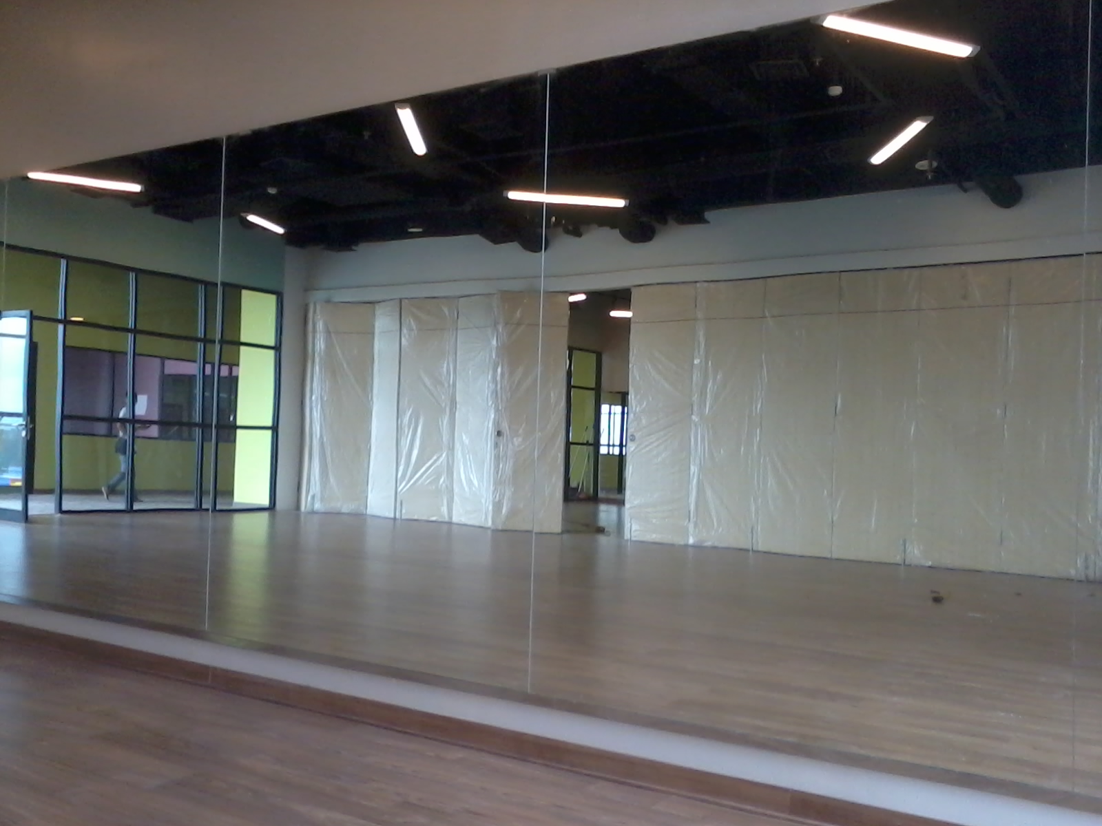 pintu lipat partisi geser menjadi pilihan utama