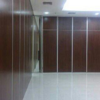 pintu lipat redam dengan sistem persection