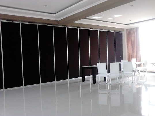 pemilihan pintu lipat partisi geser sesuai selera