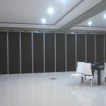 pintu lipat dan partisi geser sesuai selera