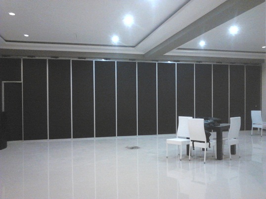 pintu lipat dan partisi geser sesuai selera