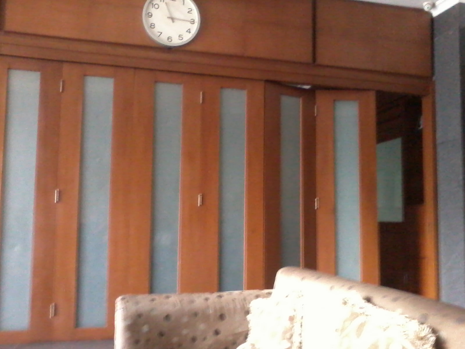 Pintu lipat dari bahan alami