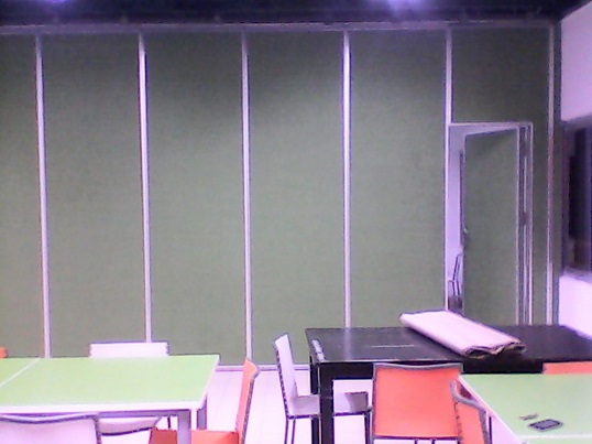 pintu lipat ruang meeting padang